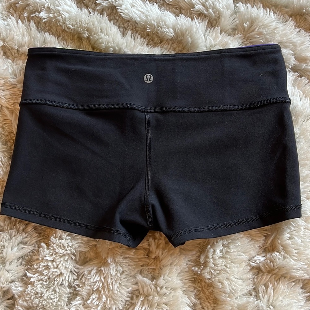 Lululemon Low rise 2” inseam shorts. Size 8 REVERSIBLE